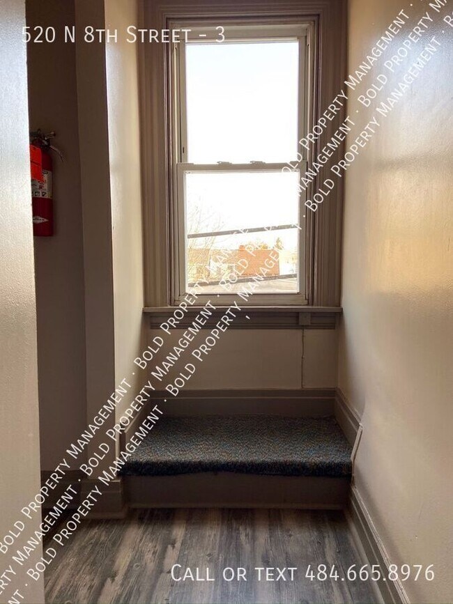 Building Photo - 520 N 8th St