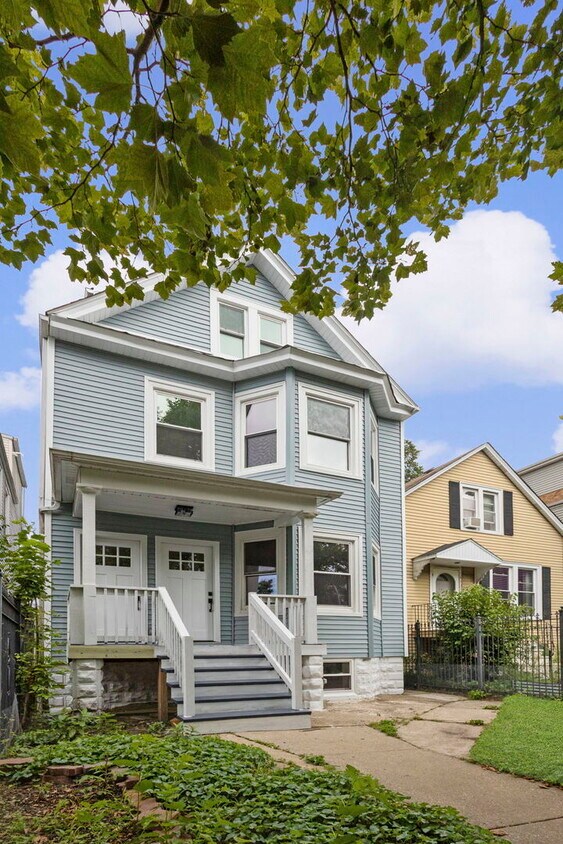 Primary Photo - 6129 N Ravenswood Ave