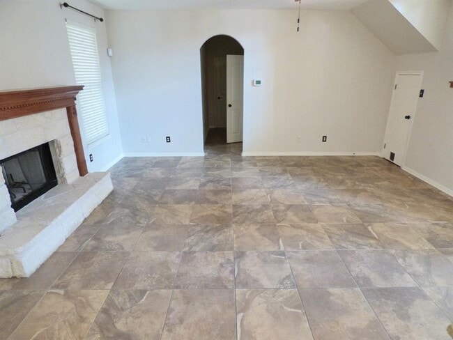 Building Photo - 2100 Hilton Head Dr