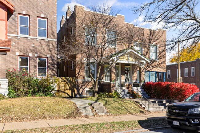 Front Elevation of Building - 2903 Sidney St