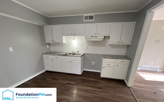 Foto del edificio - 4572 Spring Glen Dr