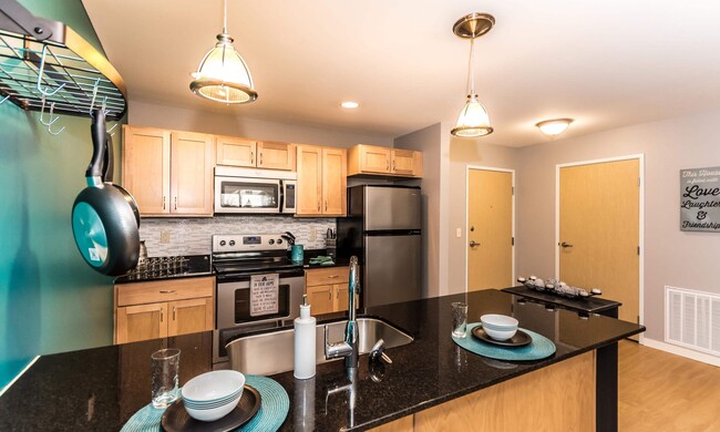 Building Photo - Southpoint Apartments