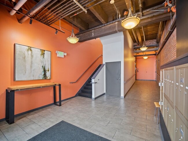 Building Photo - 165 S Post St