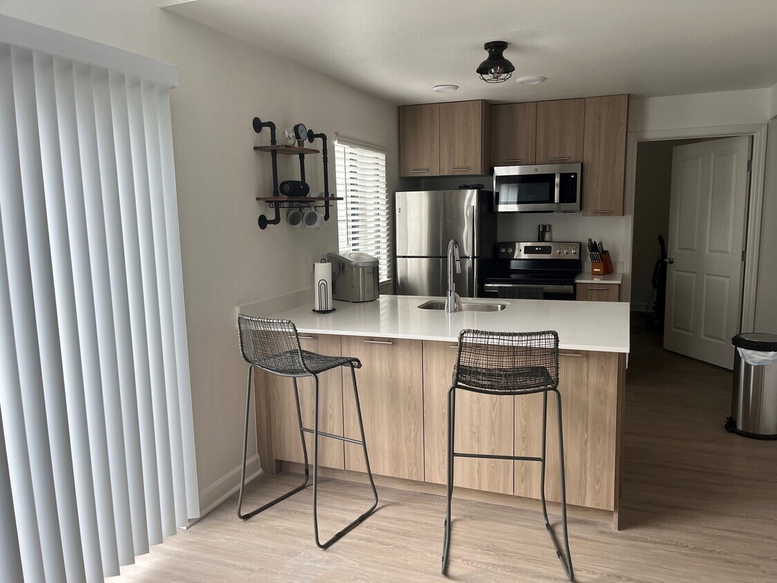 Avia Apartments on College Blvd (Overland 11400 College Blvd