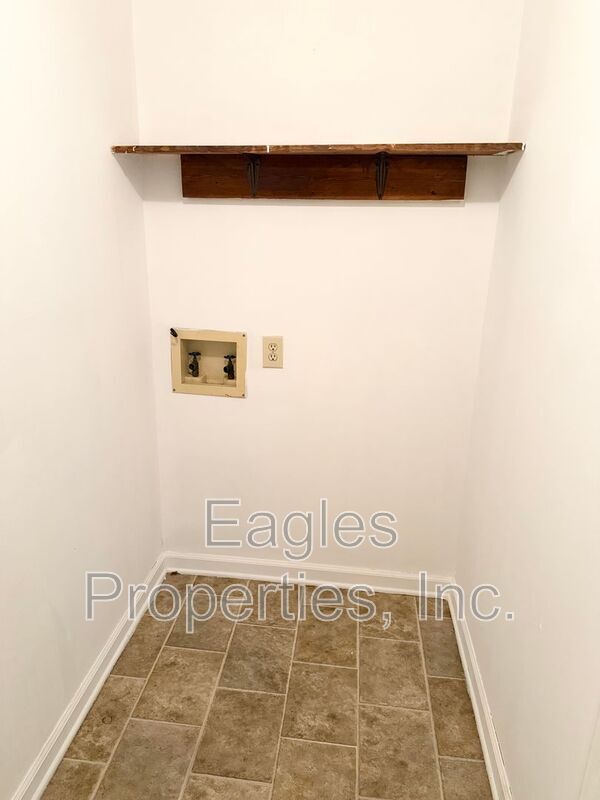 Building Photo - 1400 Clingman St