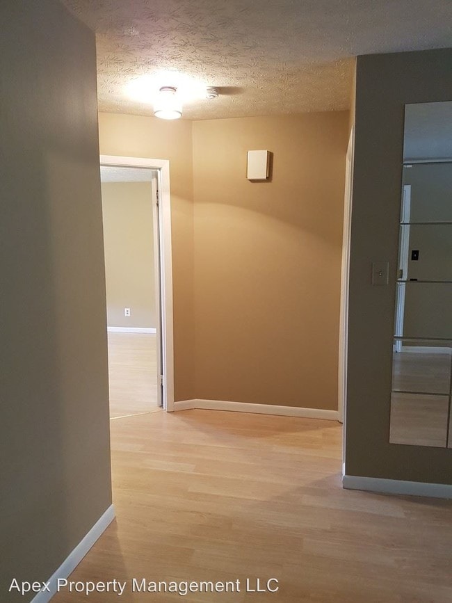 Building Photo - 302 S David Ln