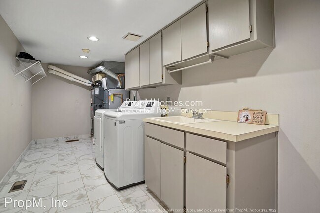 Building Photo - 3 br, 2.5 bath House - 19770 Wildwood Drive