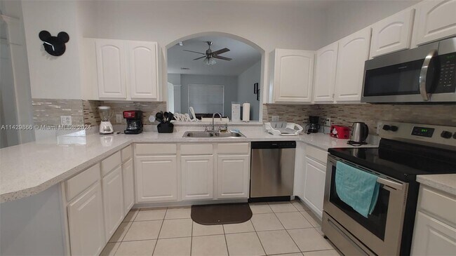 Foto del edificio - 7751 Basnett Cir