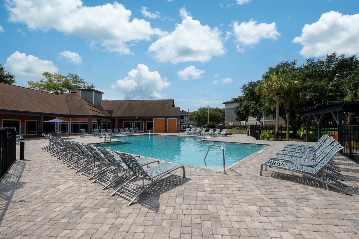 Lexington Crossing Apartments in Gainesville, FL