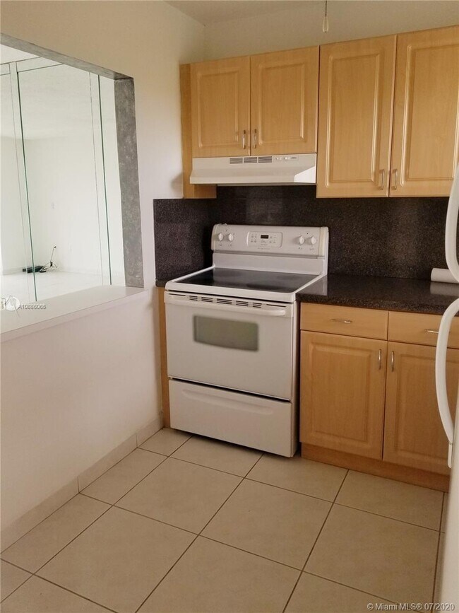 8200 Sunrise Lakes Blvd Unit 307, Sunrise, FL 33322 Condo for Rent in