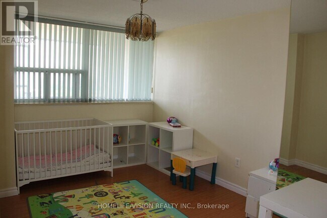 Photo du bâtiment - 25 Silver Springs Blvd