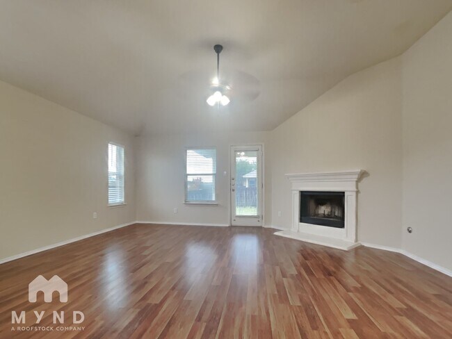 Building Photo - 100 S Treasure Oaks Dr