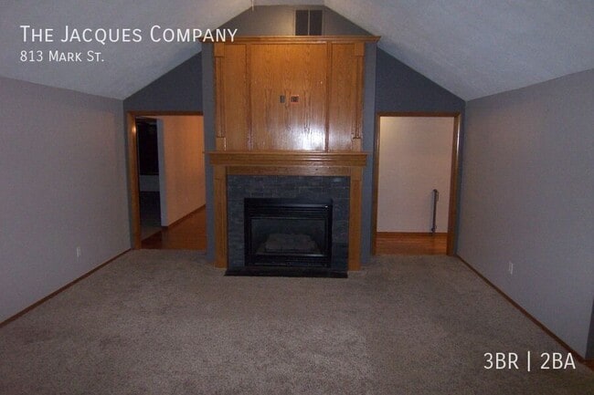 Building Photo - 813 Mark St