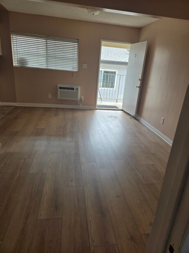 Building Photo - 5723 Hazeltine Ave
