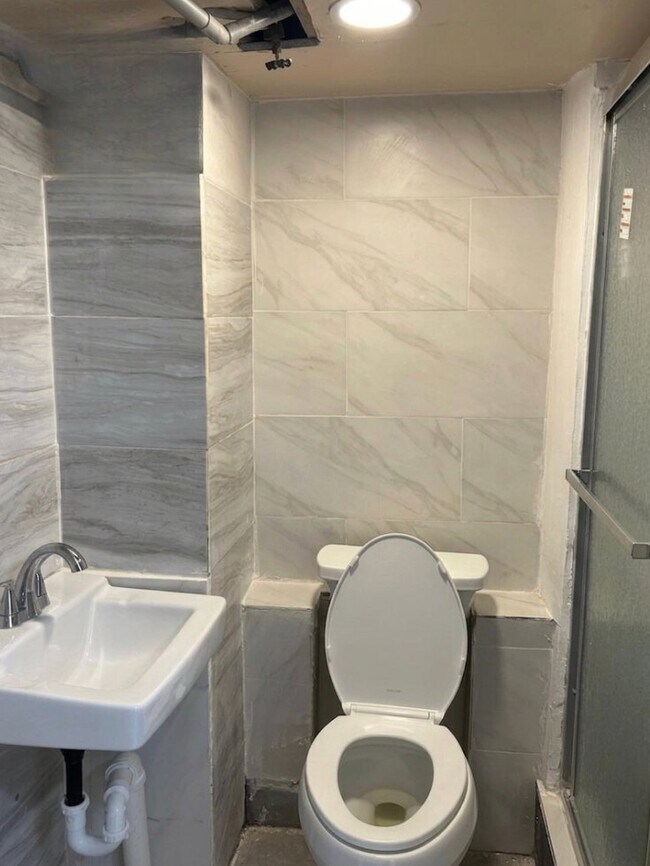 Foto del edificio - 448 E 94th St