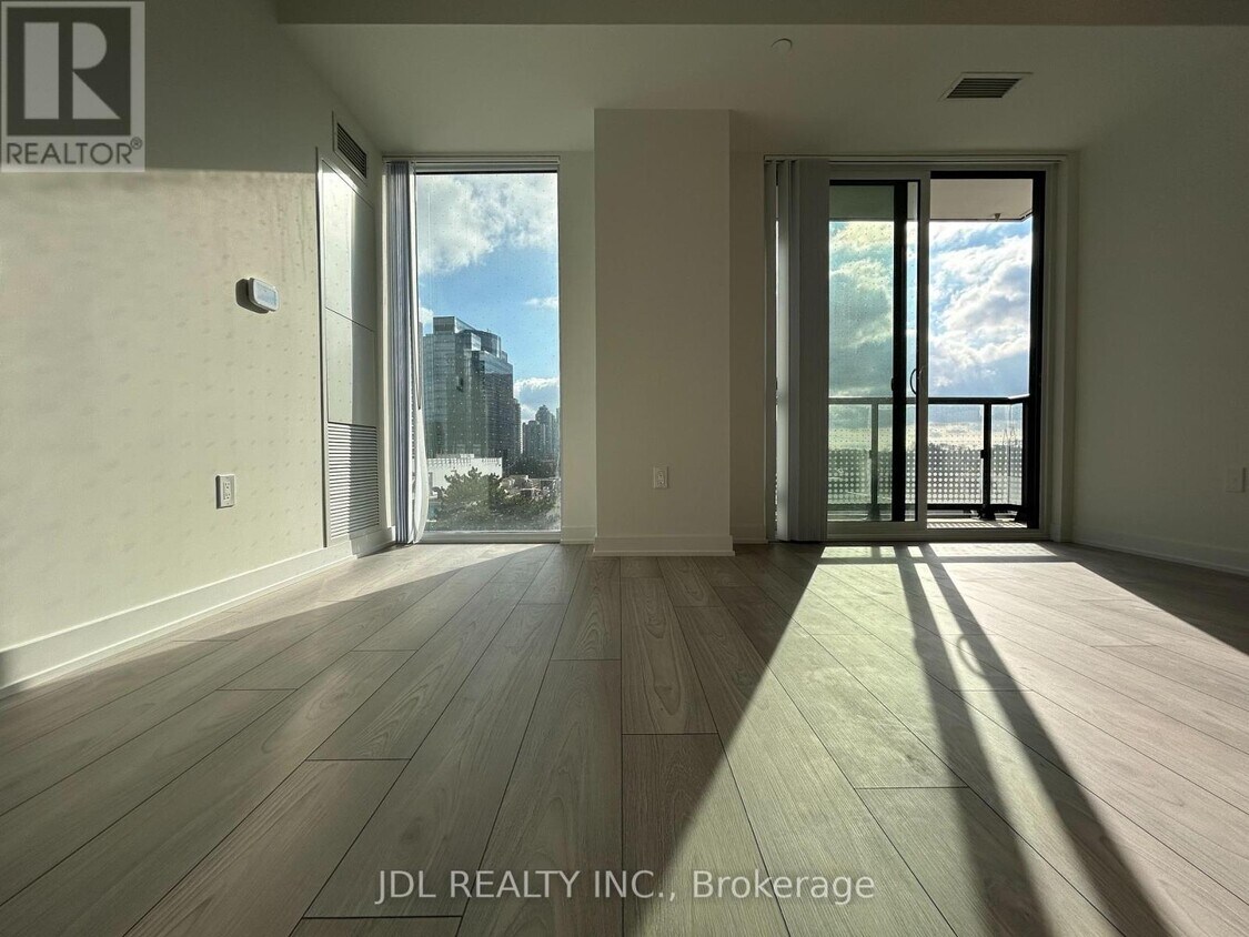 Photo principale - 5858 Yonge St