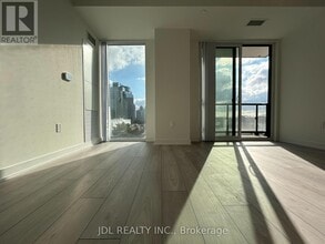 Building Photo - 5858 Yonge St