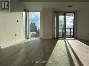 Building Photo - 5858 Yonge St