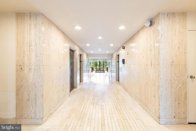 Building Photo - 301 N Beauregard St