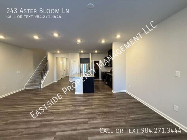 Foto del edificio - 243 Aster Bloom Ln