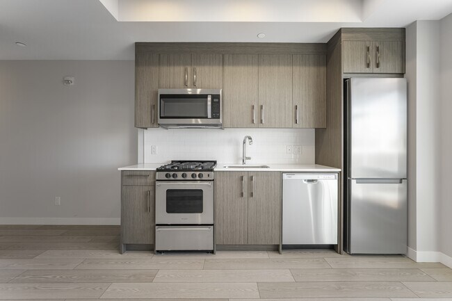 Photo du bâtiment - 110-18A 18a St NW