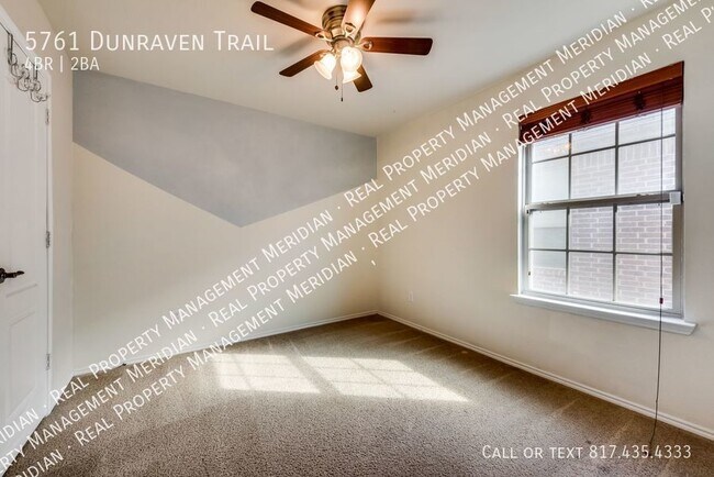 Building Photo - FOR LEASE:  4 bedroom, 2 Bath in great loc...