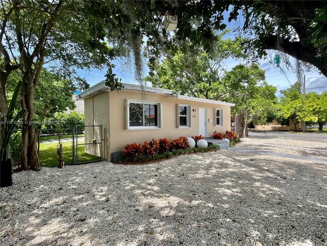 Foto del edificio - 5450 SW 7th St