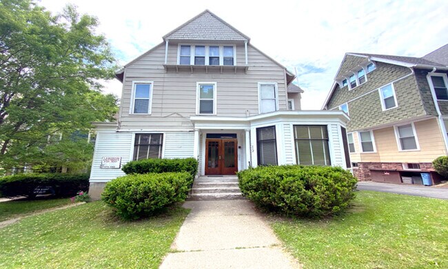 Foto del edificio - 512 Stewart Ave