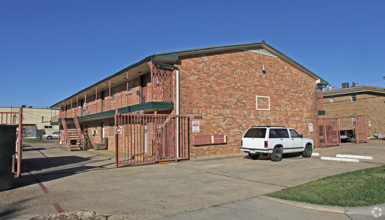 Primary Photo - Louise St Apartments I