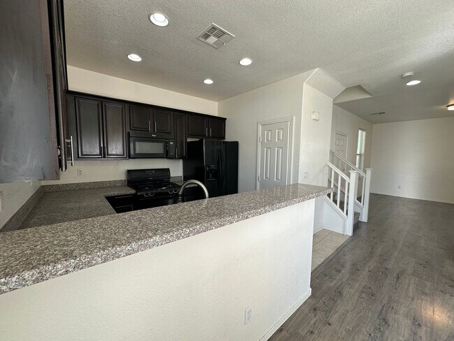 Foto del edificio - Beautifully upgraded two-story home nestled in a gated community