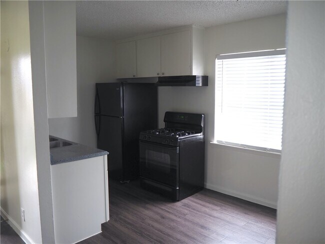 Building Photo - 1200 E 52nd St