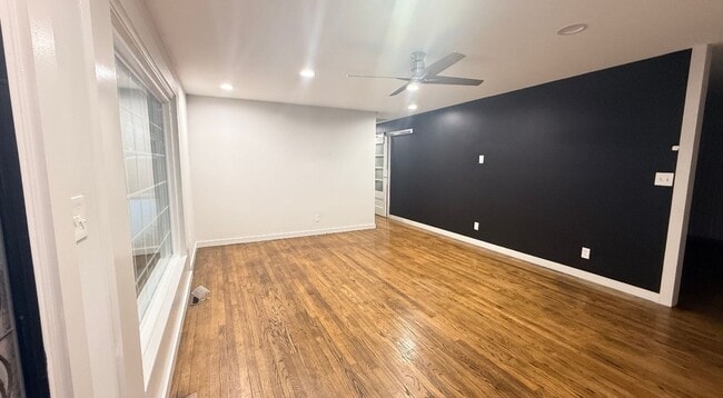 Building Photo - Charming 3-Bedroom Home in Crestwood with a Private Creekside Backyard