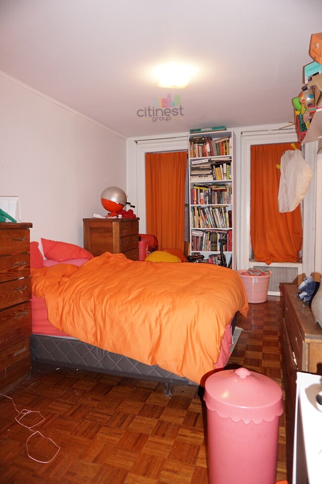 Building Photo - 390 Sackett St