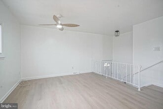 Building Photo - 220 College Dr