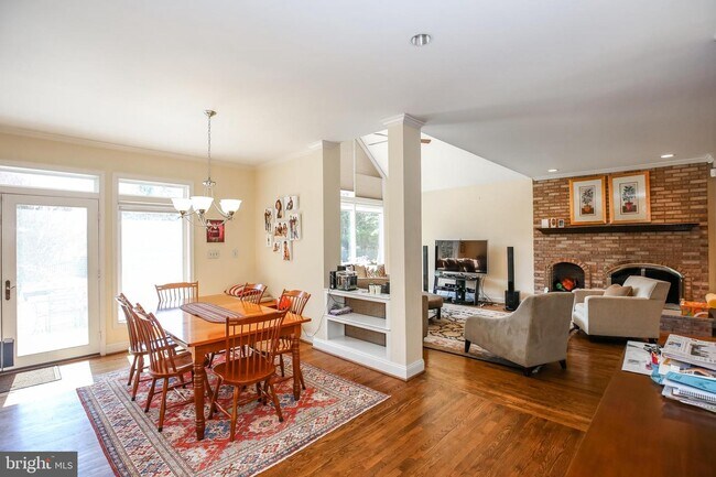 Building Photo - 8900 Holly Leaf Ln