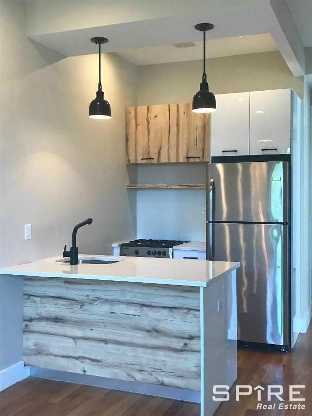 Foto principal - 314 Covert St