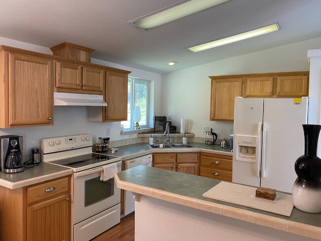 Foto del edificio - 3150 Foothill Rd
