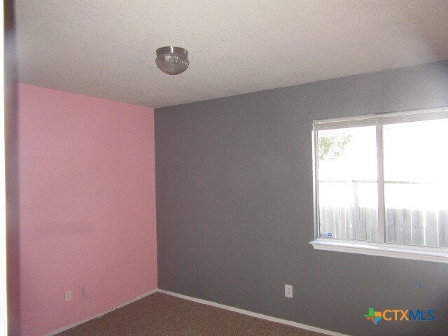 Foto del edificio - 1213 Fox Creek Dr