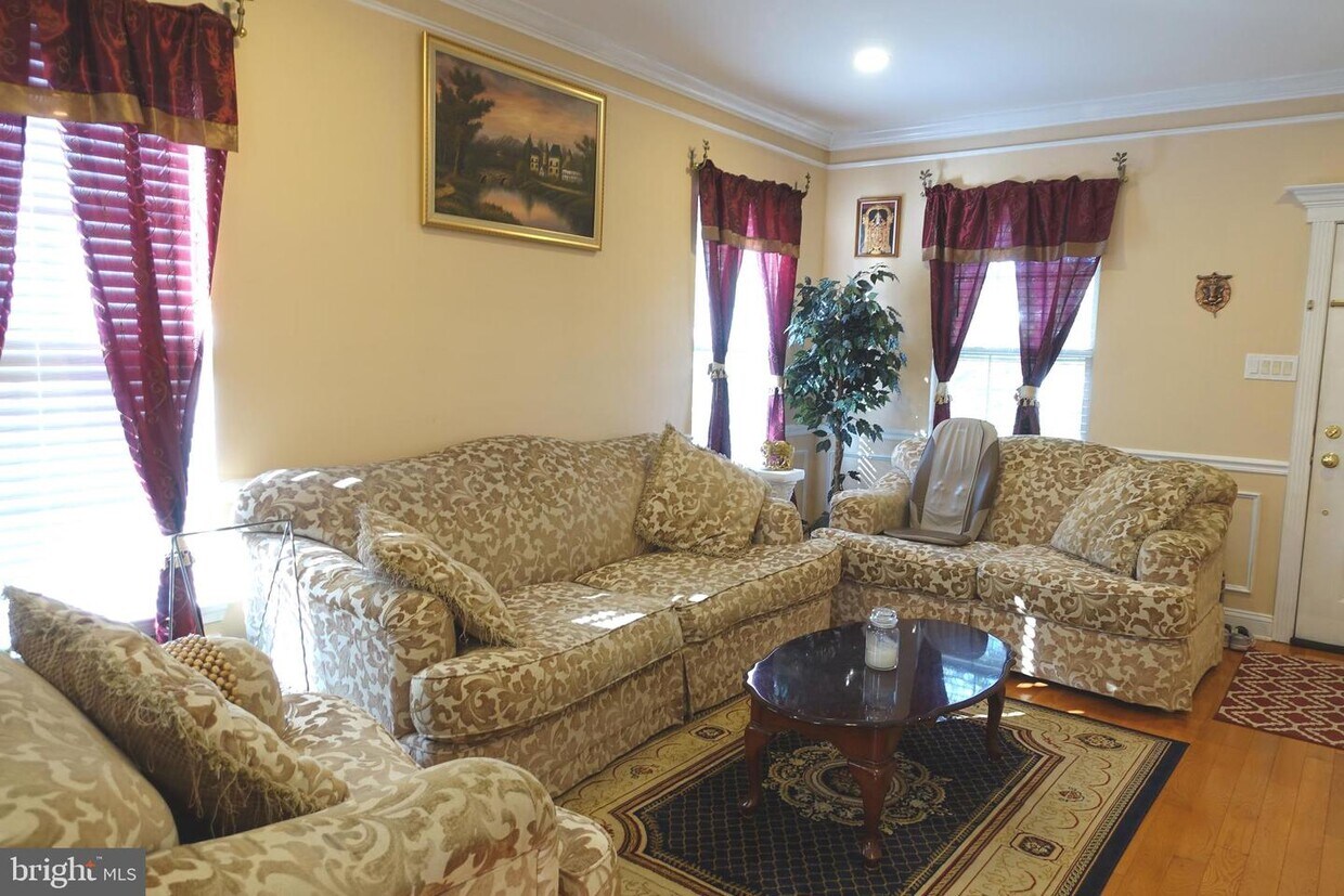 Primary Photo - 3 Mt Airy Dr