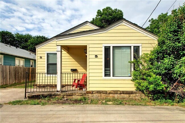 Building Photo - 931 E 51st St