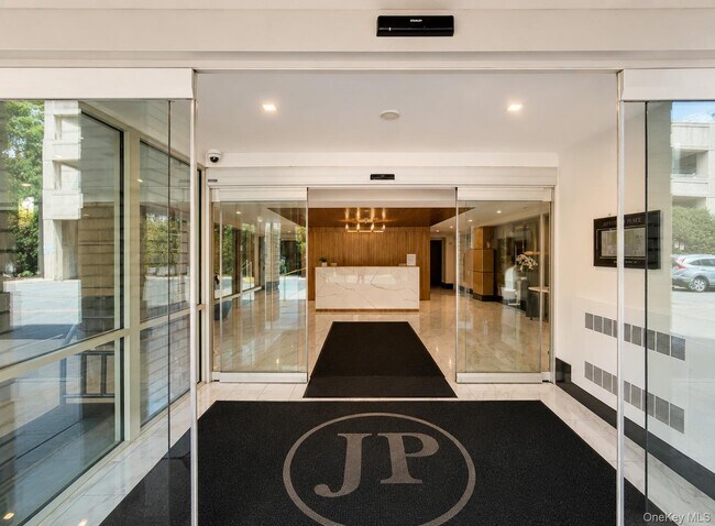 Foto del edificio - 300 Mamaroneck Ave