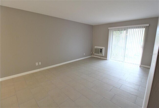 Foto del edificio - 3001 Bee Ridge Rd