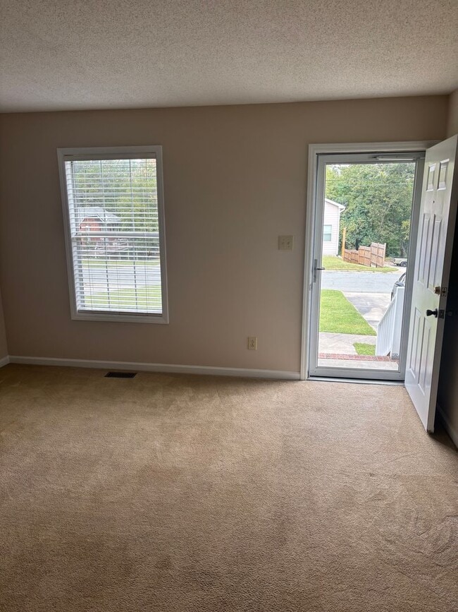 Building Photo - Graham