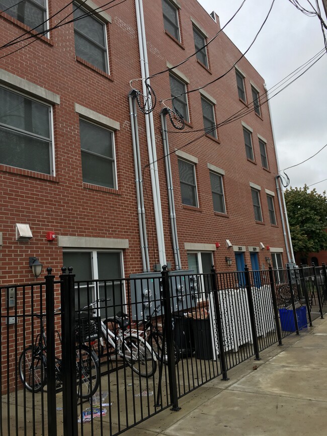 3 bedroom unit - 3831 Baring St