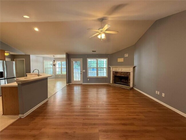 Foto del edificio - 630 Burgess Creek Dr