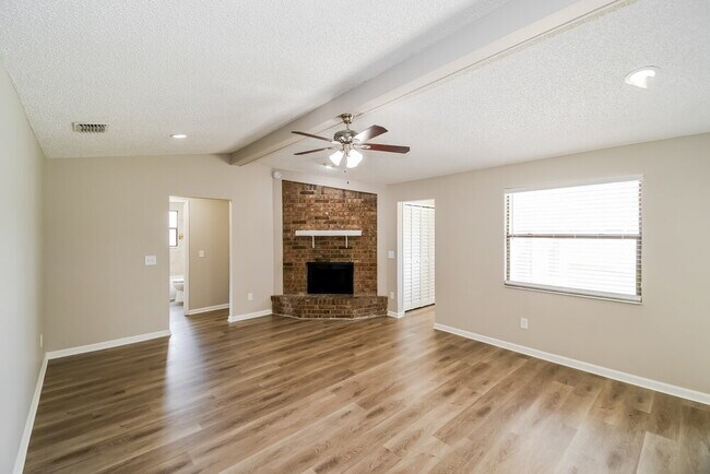 Foto del edificio - 460 Kevin Dr