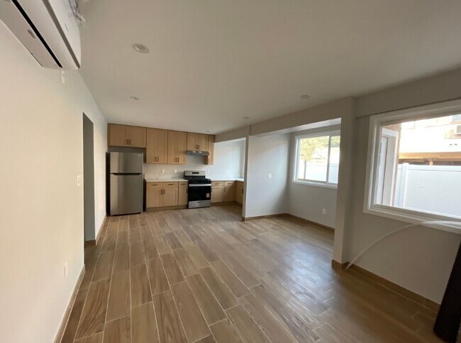 Foto del edificio - 14921 Vanowen St