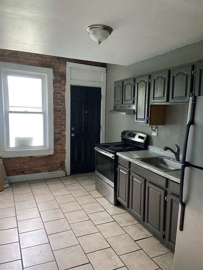 Building Photo - 3 br, 1.5 bath House - 1827 Division St
