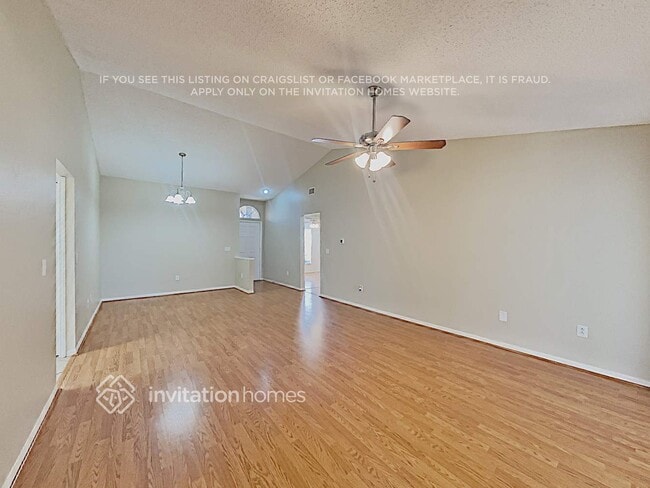 Building Photo - 27347 Breakers Dr