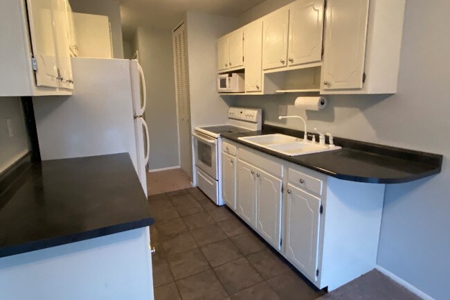 Kitchen - 2500 Topsfield Rd